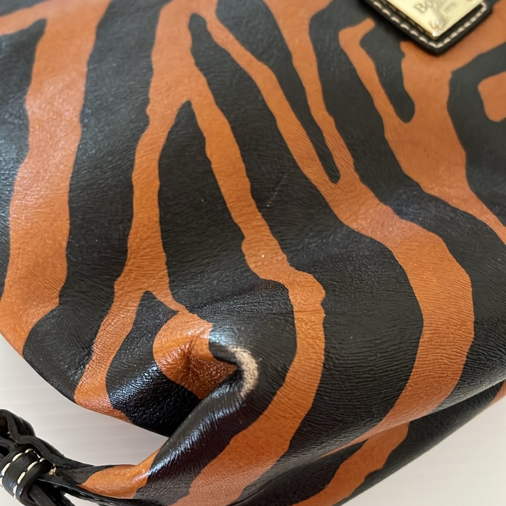 Authentic Vintage Dooney & Bourke Black Caramel Tiger Print Gold Shoulder Bag - Picture 11 of 15